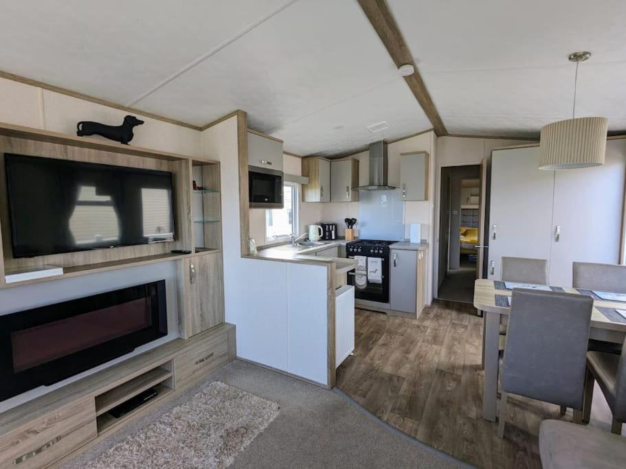 Beautiful Pet Friendly Southerness Caravan With Sea View & Decking Area Mainsriddle 외부 사진