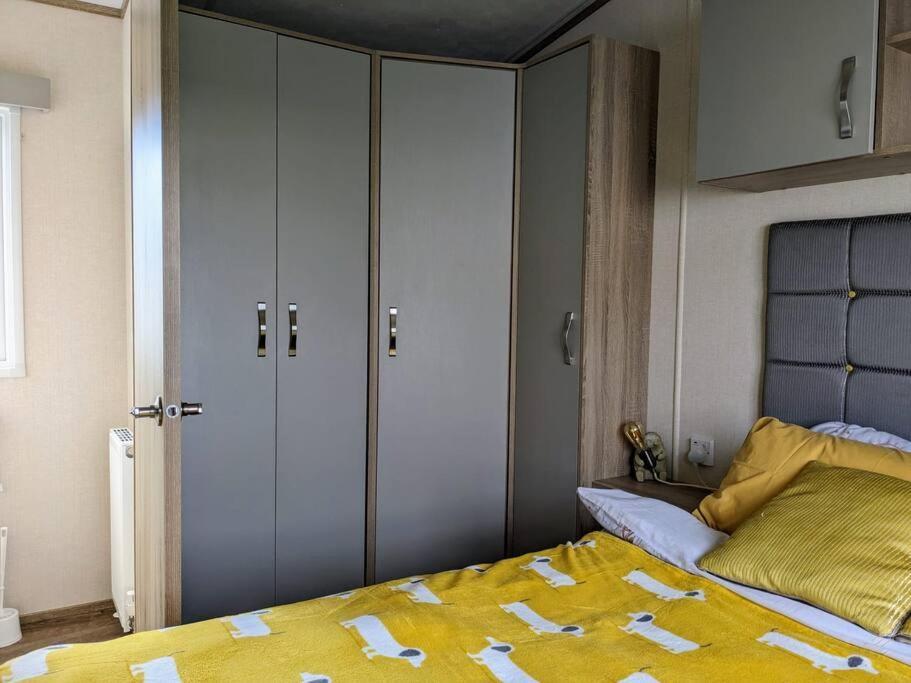 Beautiful Pet Friendly Southerness Caravan With Sea View & Decking Area Mainsriddle 외부 사진