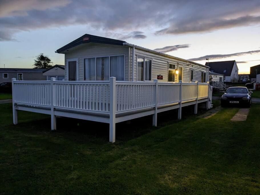 Beautiful Pet Friendly Southerness Caravan With Sea View & Decking Area Mainsriddle 외부 사진