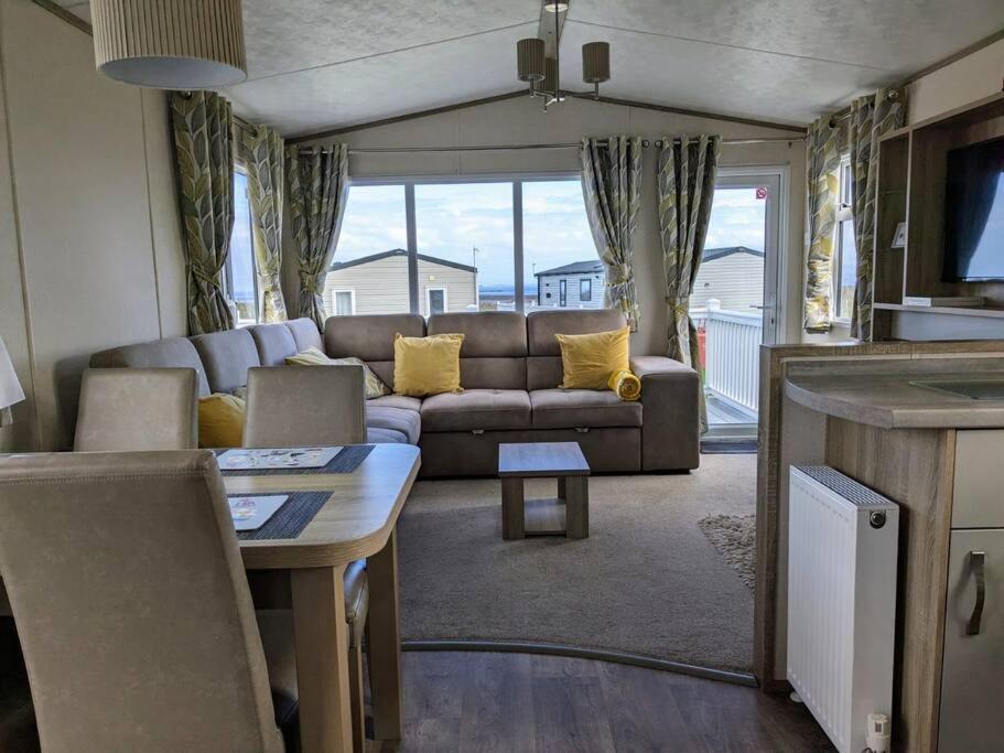 Beautiful Pet Friendly Southerness Caravan With Sea View & Decking Area Mainsriddle 외부 사진