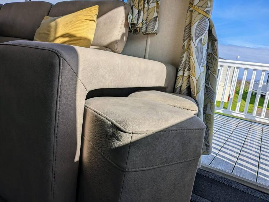 Beautiful Pet Friendly Southerness Caravan With Sea View & Decking Area Mainsriddle 외부 사진