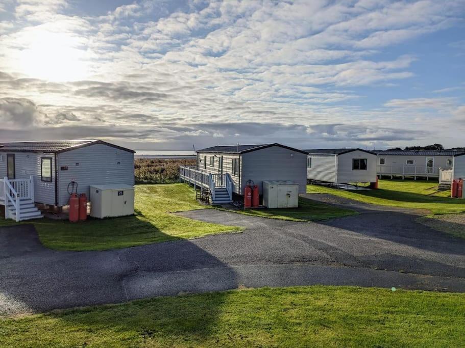 Beautiful Pet Friendly Southerness Caravan With Sea View & Decking Area Mainsriddle 외부 사진