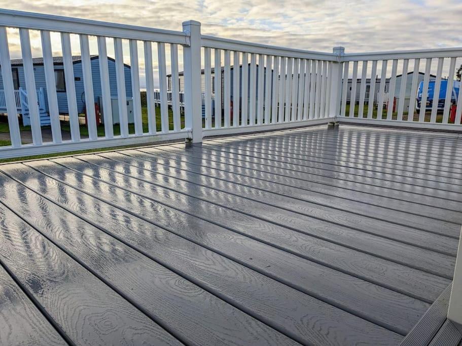 Beautiful Pet Friendly Southerness Caravan With Sea View & Decking Area Mainsriddle 외부 사진